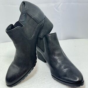 Vionic Women’s Ankle Booties Vegan Black Stylish size 6 Like New